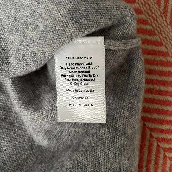 Cashmere gray sweater - Picture 4 of 5